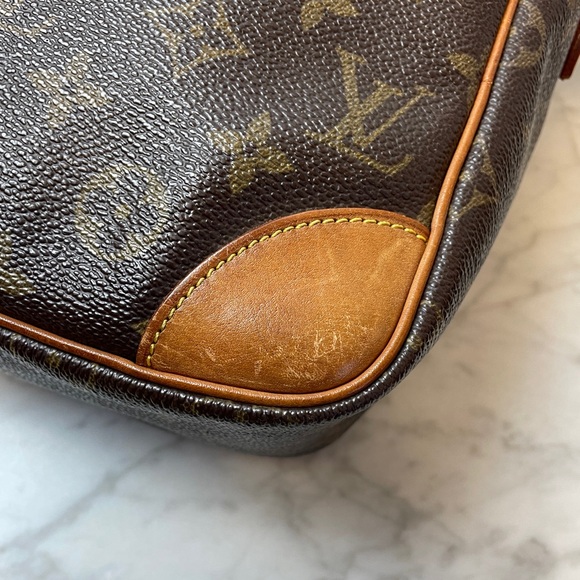 Vintage Louis Vuitton Monogram Crossbody - Picture 6 of 15